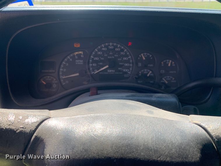 image for item LI9116 2002 GMC Sierra 3500  tow truck