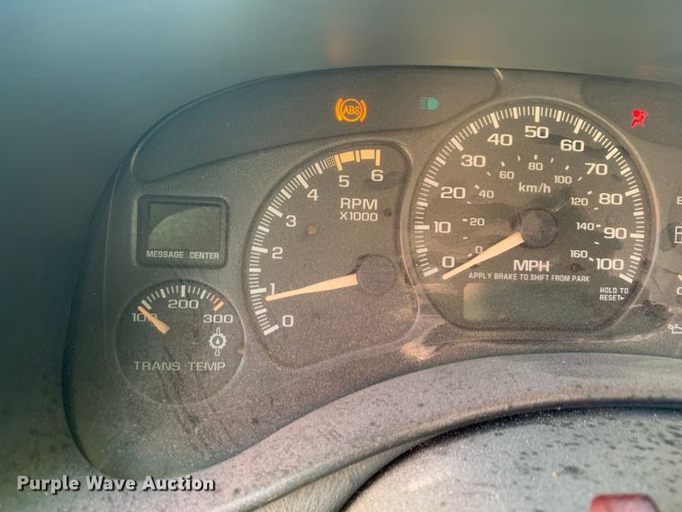 image for item LI9116 2002 GMC Sierra 3500  tow truck