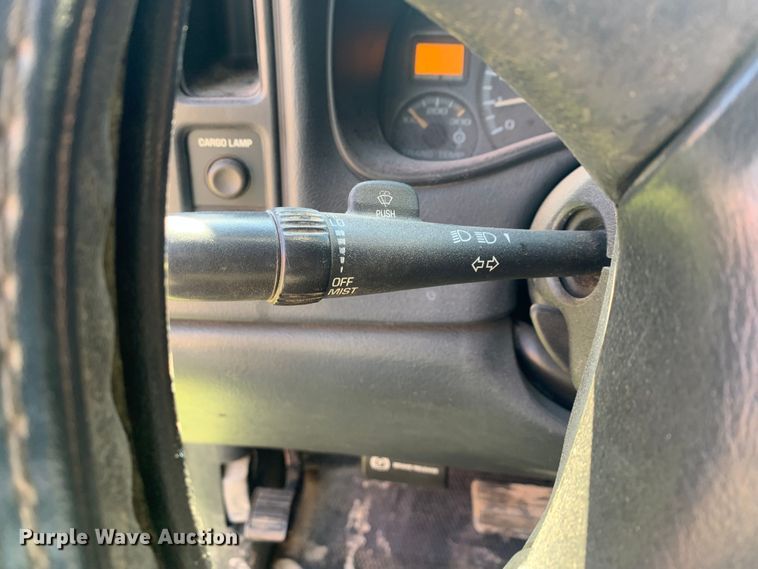 image for item LI9116 2002 GMC Sierra 3500  tow truck