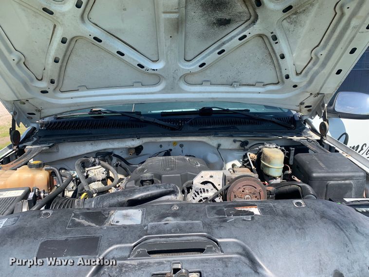 image for item LI9116 2002 GMC Sierra 3500  tow truck