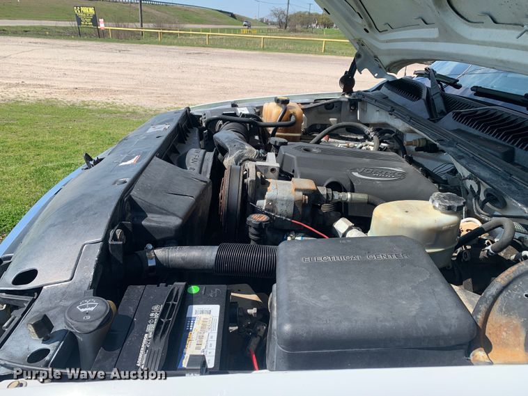 image for item LI9116 2002 GMC Sierra 3500  tow truck