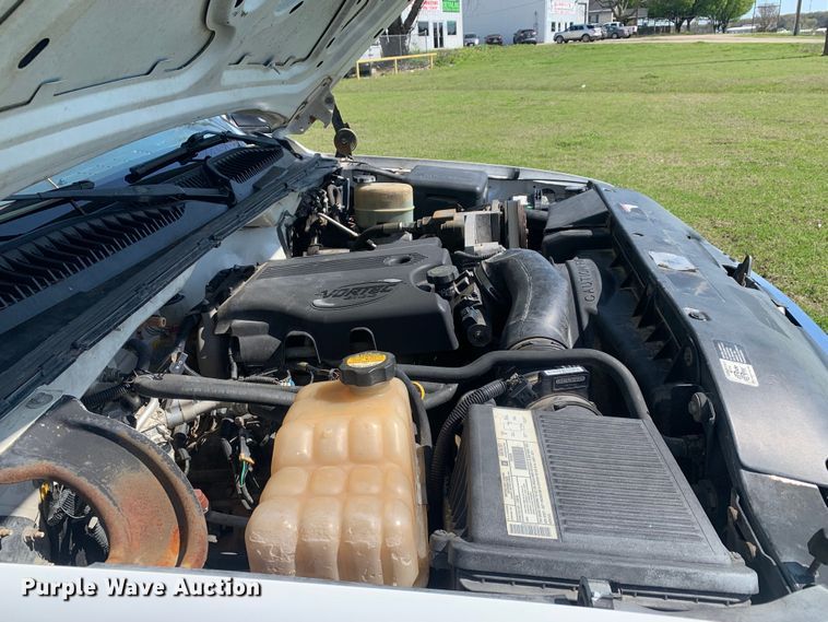 image for item LI9116 2002 GMC Sierra 3500  tow truck