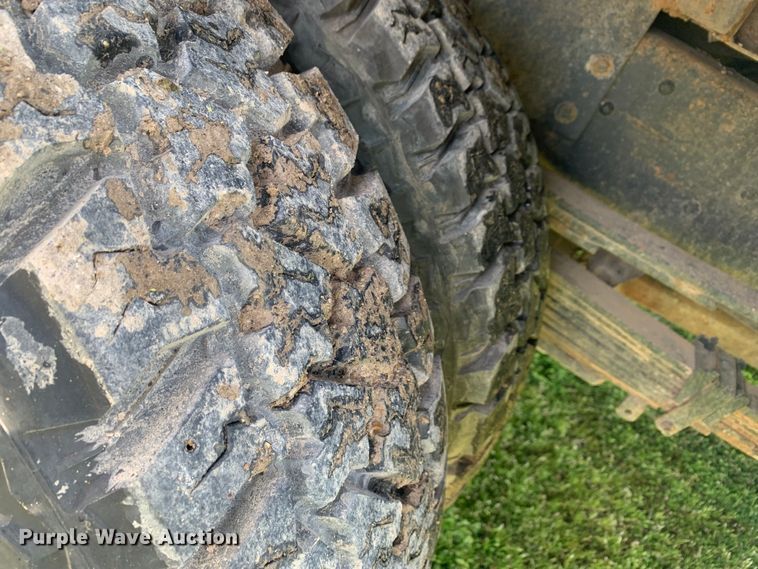 image for item LI9116 2002 GMC Sierra 3500  tow truck