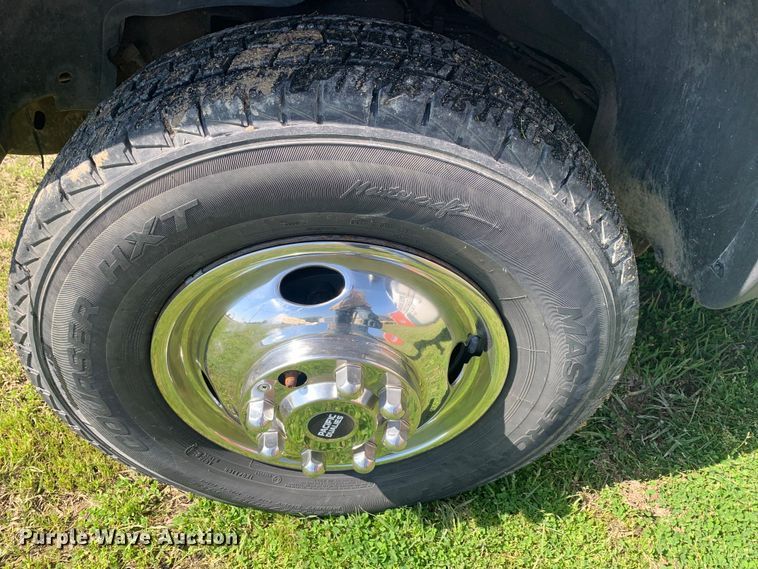 image for item LI9116 2002 GMC Sierra 3500  tow truck