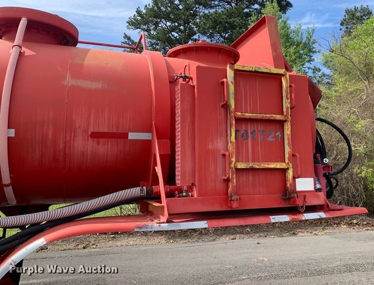 image for item LI9134 2009 Tiger Manufacturing  gel slurry tank trailer