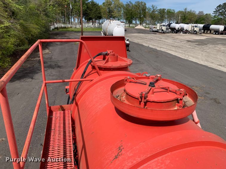 image for item LI9134 2009 Tiger Manufacturing  gel slurry tank trailer