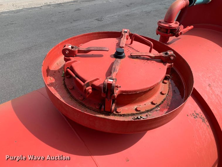 image for item LI9134 2009 Tiger Manufacturing  gel slurry tank trailer