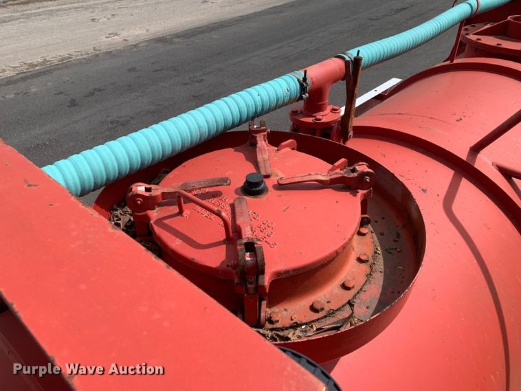 image for item LI9134 2009 Tiger Manufacturing  gel slurry tank trailer