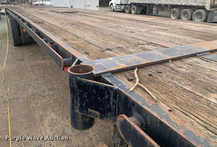 image for item LI9155 1997 Fruehauf PBFL-NF2S-45N  flatbed trailer