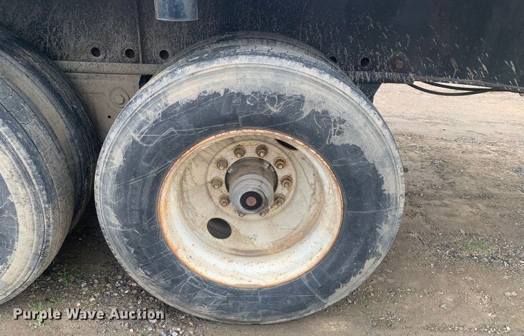 image for item LI9155 1997 Fruehauf PBFL-NF2S-45N  flatbed trailer