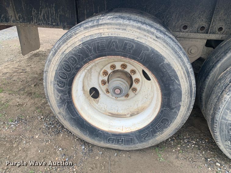 image for item LI9155 1997 Fruehauf PBFL-NF2S-45N  flatbed trailer