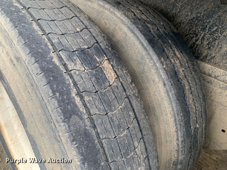 image for item LI9155 1997 Fruehauf PBFL-NF2S-45N  flatbed trailer