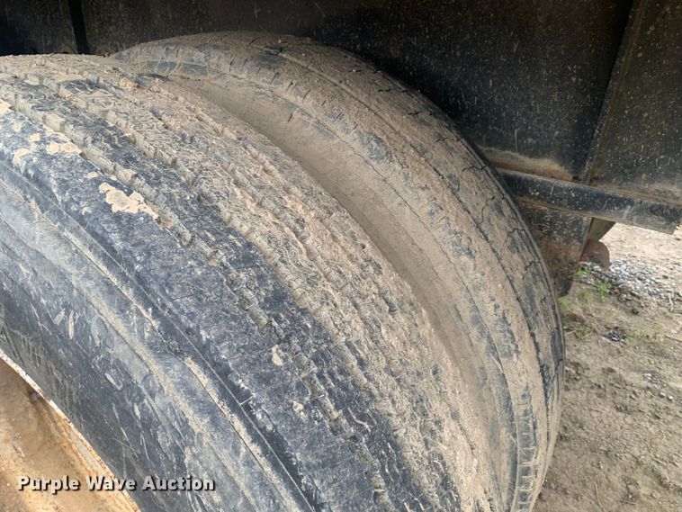 image for item LI9155 1997 Fruehauf PBFL-NF2S-45N  flatbed trailer