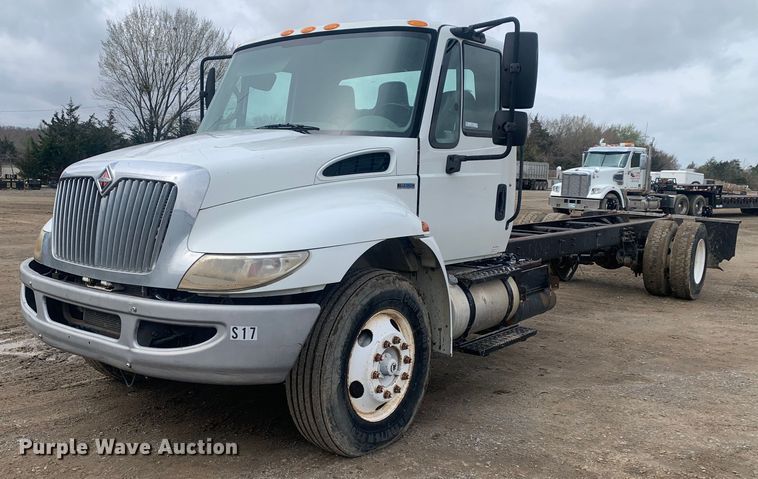 image for item LI9156 2011 International DuraStar 4300  truck cab and chassis