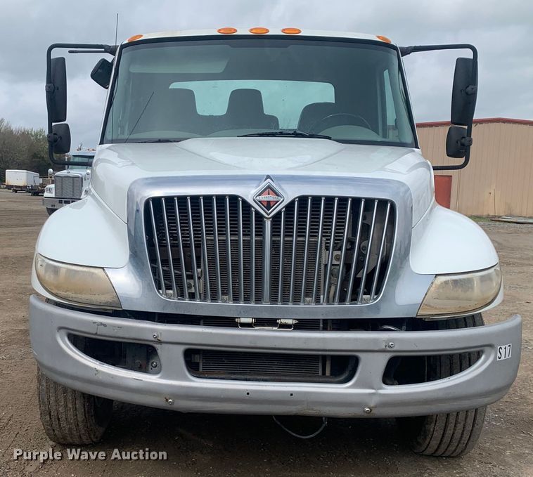 image for item LI9156 2011 International DuraStar 4300  truck cab and chassis