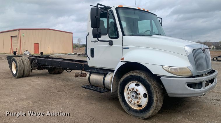 image for item LI9156 2011 International DuraStar 4300  truck cab and chassis