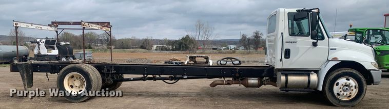 image for item LI9156 2011 International DuraStar 4300  truck cab and chassis