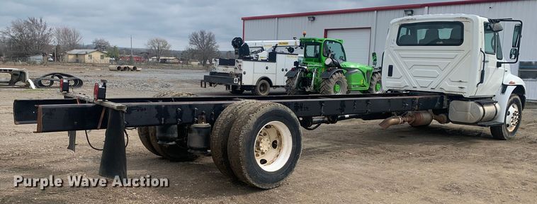 image for item LI9156 2011 International DuraStar 4300  truck cab and chassis