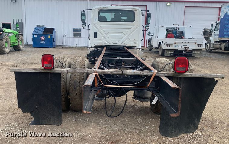 image for item LI9156 2011 International DuraStar 4300  truck cab and chassis