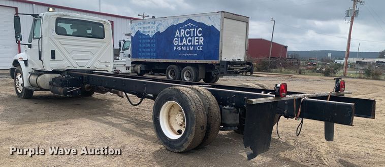 image for item LI9156 2011 International DuraStar 4300  truck cab and chassis