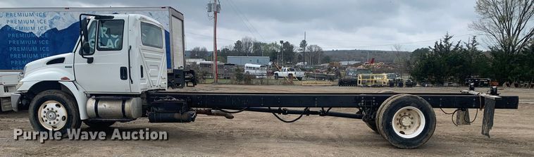 image for item LI9156 2011 International DuraStar 4300  truck cab and chassis