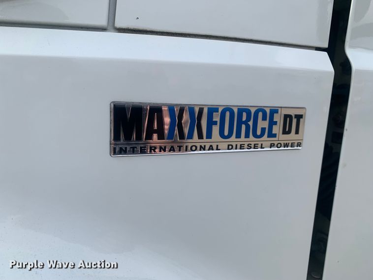 image for item LI9156 2011 International DuraStar 4300  truck cab and chassis