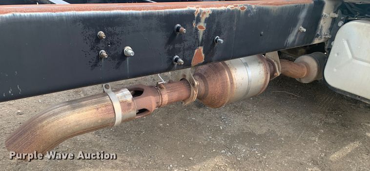 image for item LI9156 2011 International DuraStar 4300  truck cab and chassis