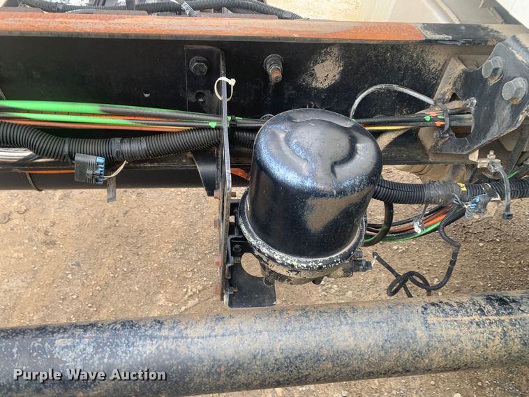 image for item LI9156 2011 International DuraStar 4300  truck cab and chassis