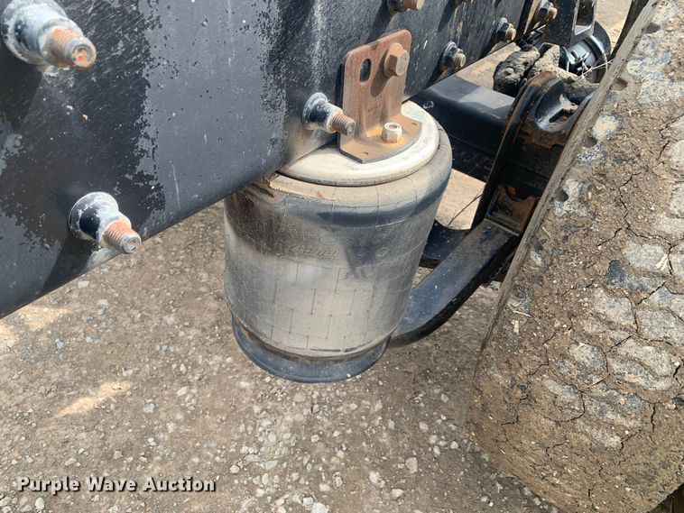 image for item LI9156 2011 International DuraStar 4300  truck cab and chassis