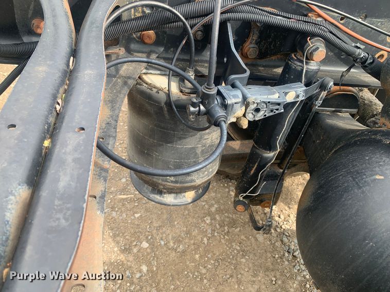 image for item LI9156 2011 International DuraStar 4300  truck cab and chassis