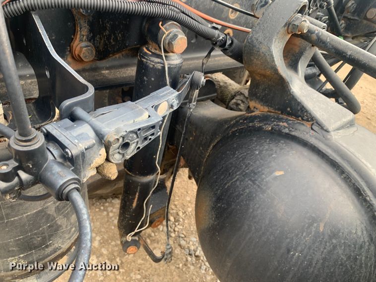 image for item LI9156 2011 International DuraStar 4300  truck cab and chassis