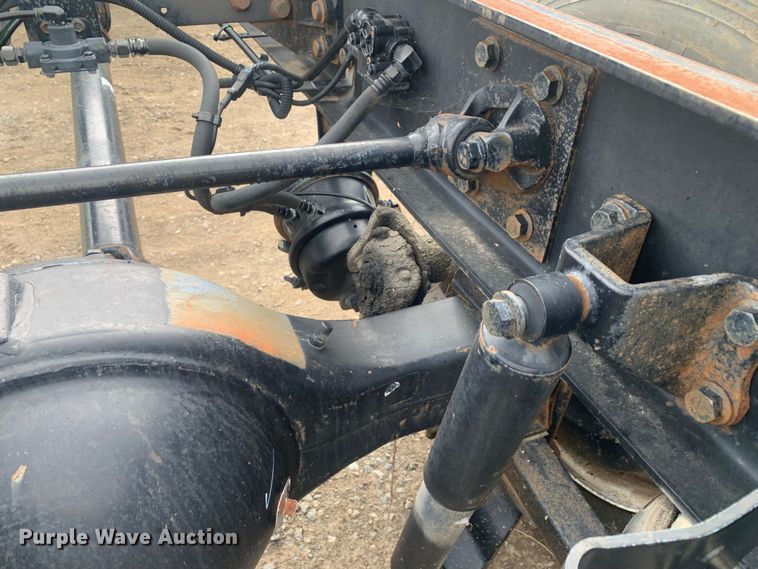 image for item LI9156 2011 International DuraStar 4300  truck cab and chassis