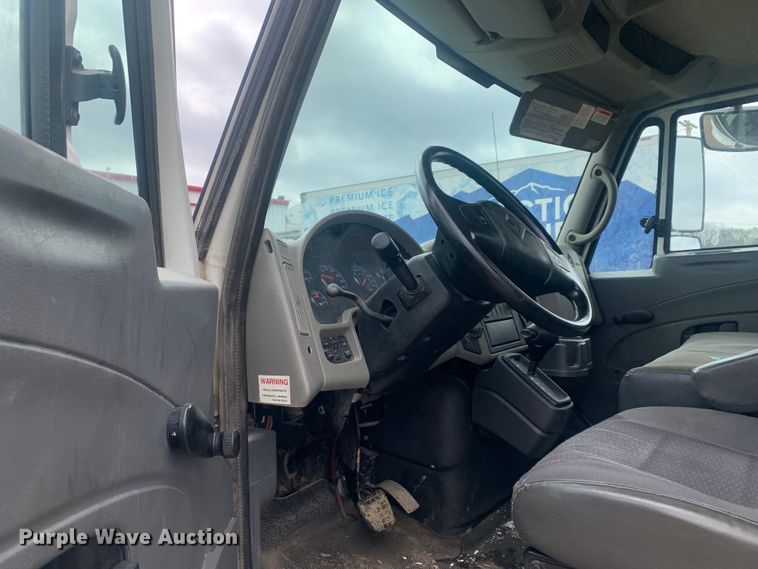 image for item LI9156 2011 International DuraStar 4300  truck cab and chassis