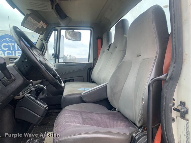 image for item LI9156 2011 International DuraStar 4300  truck cab and chassis