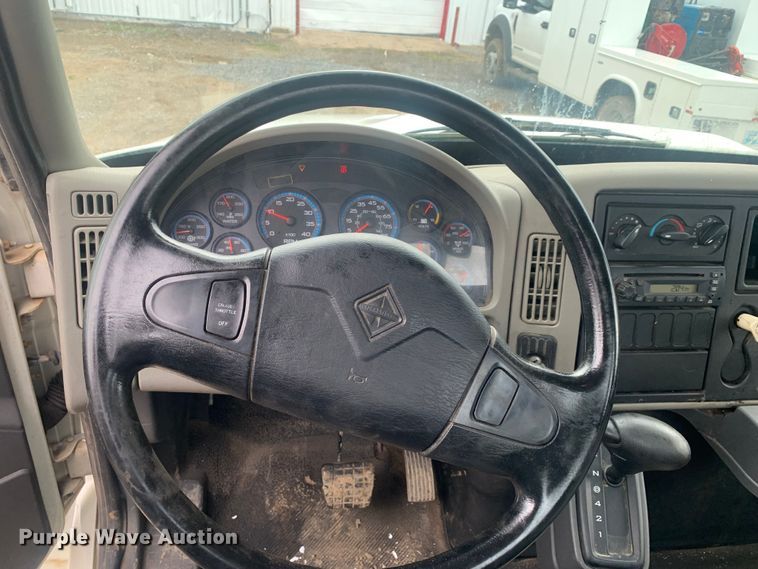 image for item LI9156 2011 International DuraStar 4300  truck cab and chassis