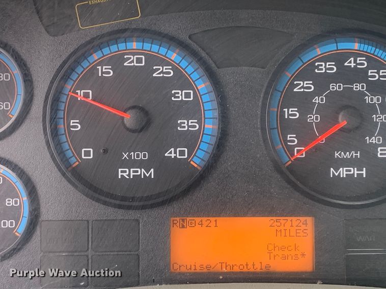 image for item LI9156 2011 International DuraStar 4300  truck cab and chassis