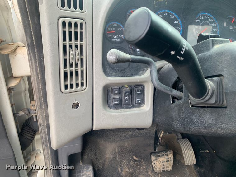 image for item LI9156 2011 International DuraStar 4300  truck cab and chassis