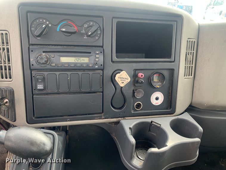 image for item LI9156 2011 International DuraStar 4300  truck cab and chassis