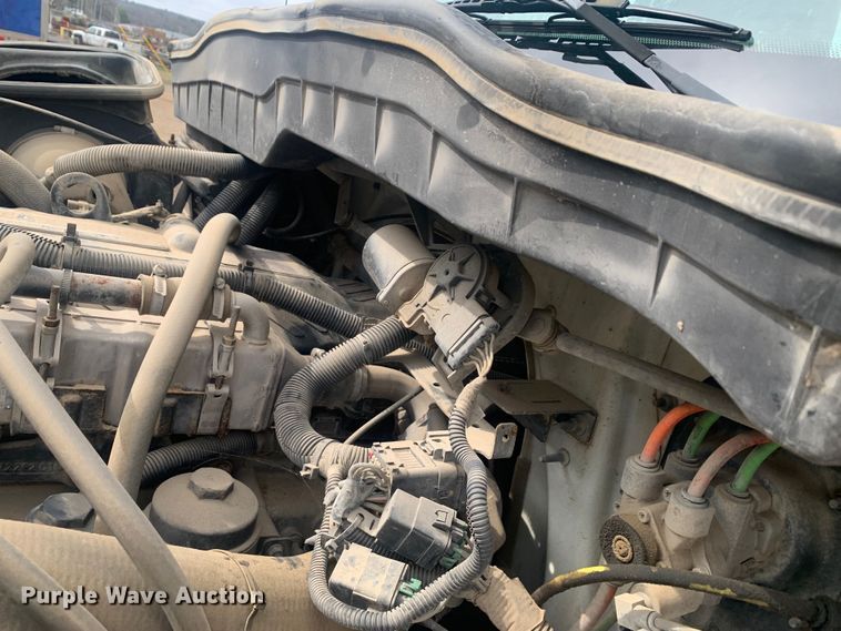 image for item LI9156 2011 International DuraStar 4300  truck cab and chassis