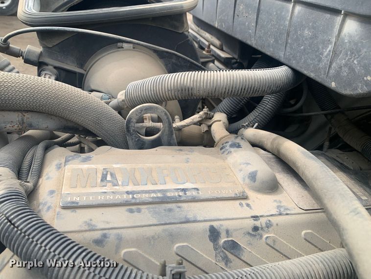 image for item LI9156 2011 International DuraStar 4300  truck cab and chassis