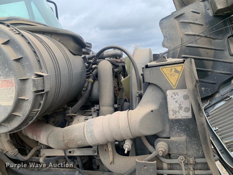 image for item LI9156 2011 International DuraStar 4300  truck cab and chassis