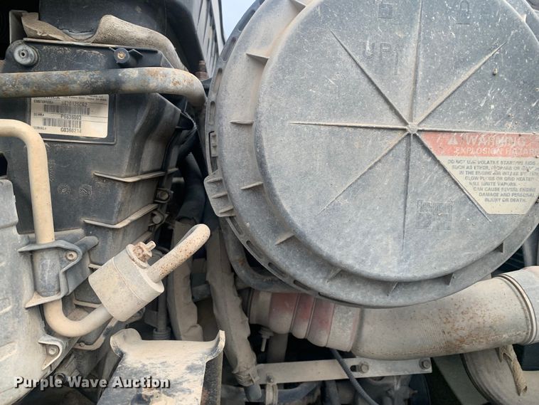 image for item LI9156 2011 International DuraStar 4300  truck cab and chassis