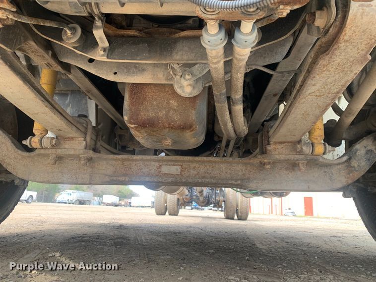 image for item LI9156 2011 International DuraStar 4300  truck cab and chassis