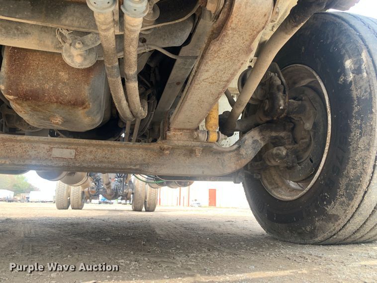 image for item LI9156 2011 International DuraStar 4300  truck cab and chassis