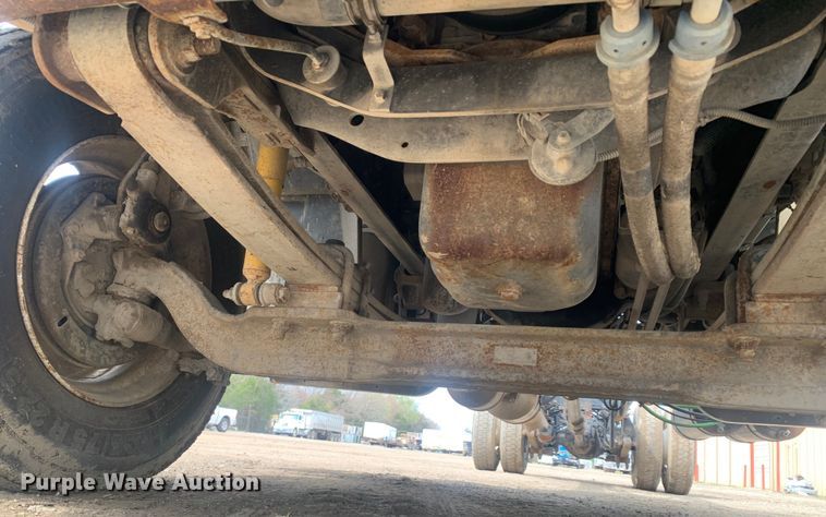 image for item LI9156 2011 International DuraStar 4300  truck cab and chassis