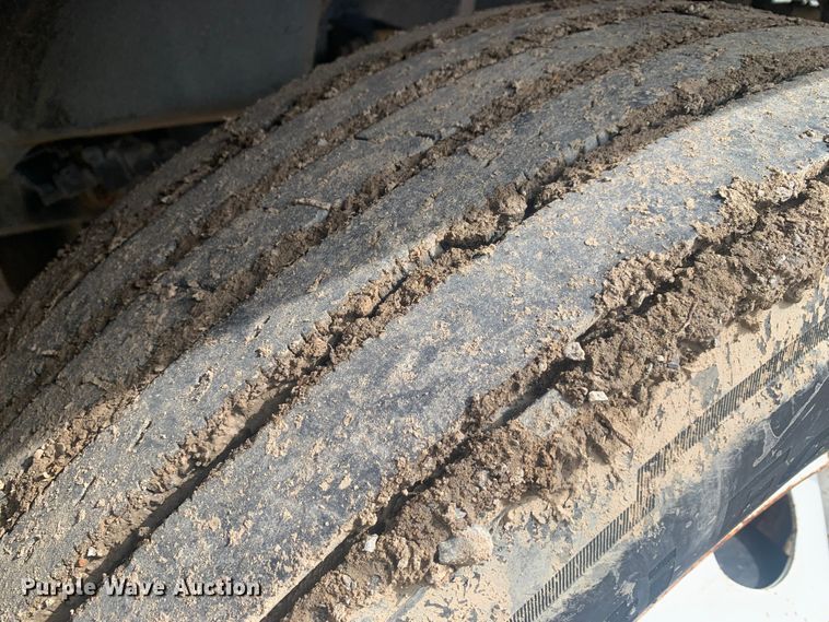 image for item LI9156 2011 International DuraStar 4300  truck cab and chassis