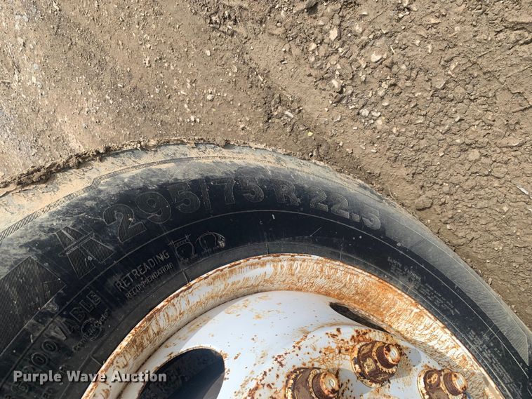 image for item LI9156 2011 International DuraStar 4300  truck cab and chassis