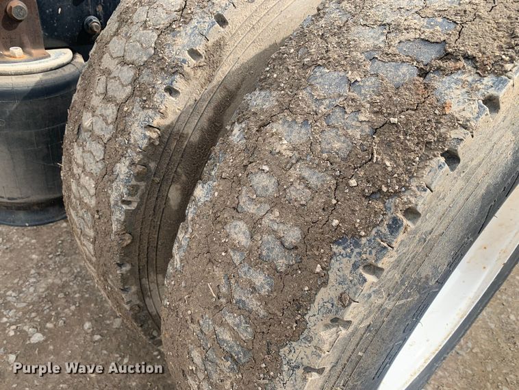 image for item LI9156 2011 International DuraStar 4300  truck cab and chassis