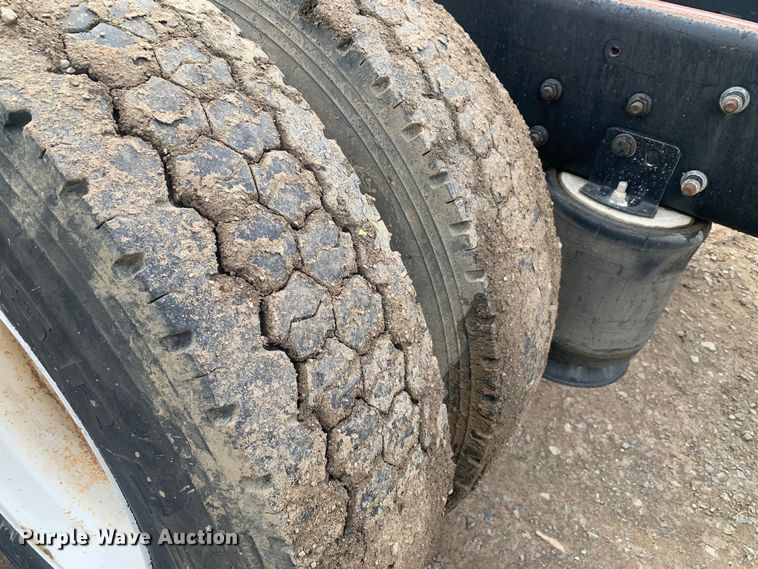 image for item LI9156 2011 International DuraStar 4300  truck cab and chassis