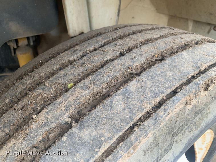 image for item LI9156 2011 International DuraStar 4300  truck cab and chassis